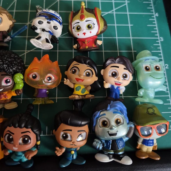 Disney Colorful Character Action Figure Set - Picture 4 of 4